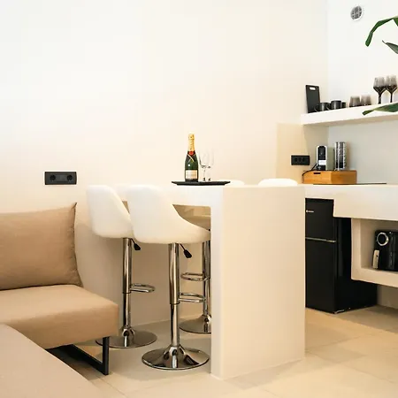 Lackos Luxury Imerovigli (Santorini)