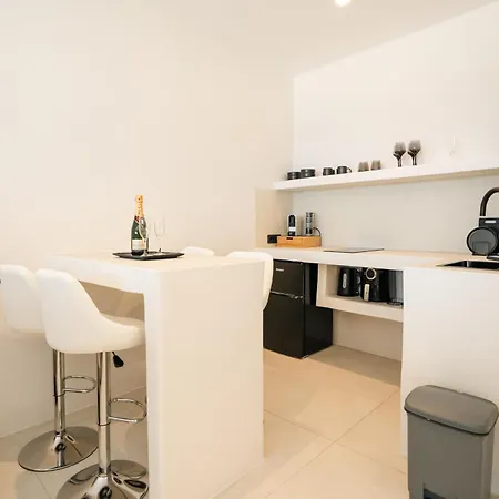 Lackos Luxury